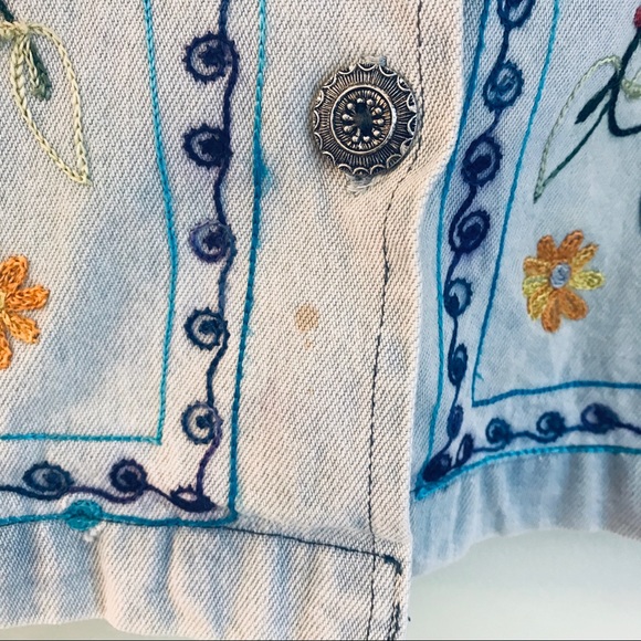 Vintage Floral Embroidered Light Wash Jean Jacket - Picture 4 of 8